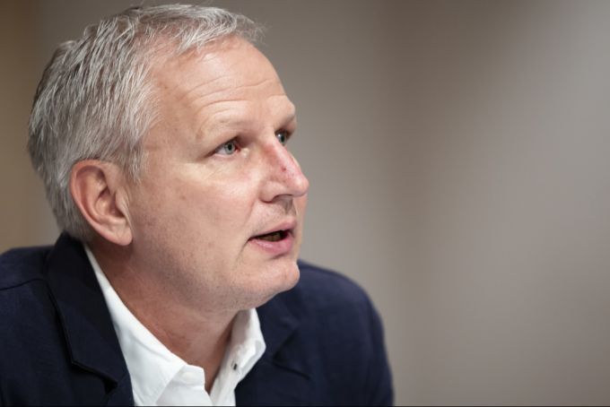 Harald Gärtner, Managing Director Europe of LAFC, holt Alain Sutter zu GC. GC