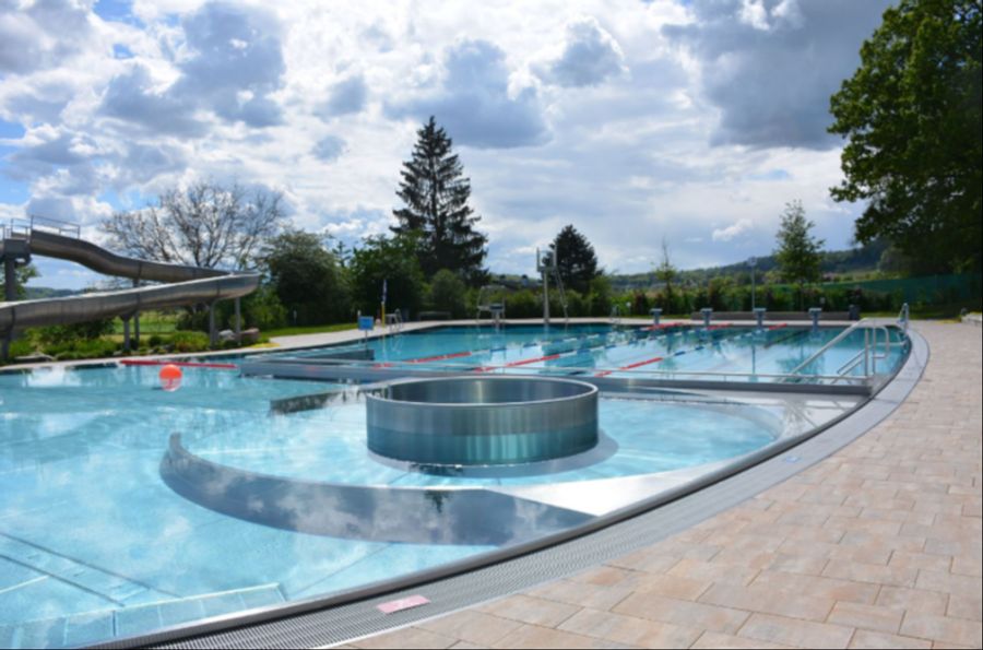 Badis, die nur nahe der deutschen Grenze liegen, vermerken keine Probleme. Foto: Freibad Rafzerfeld.
