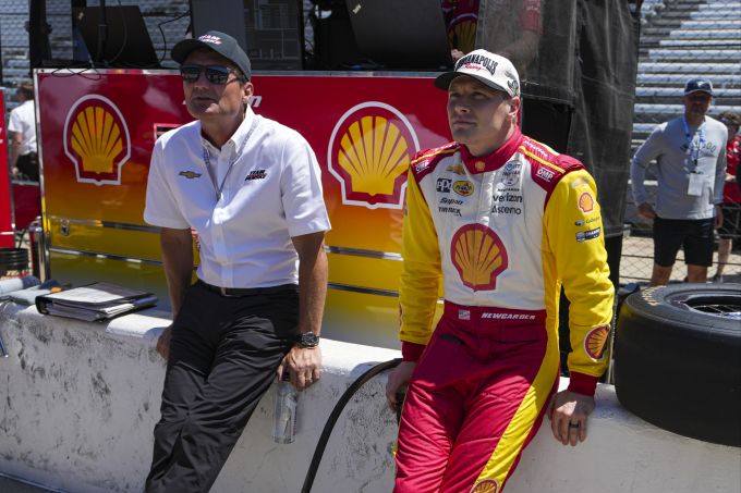 Tim Cindric (li.) wurde als Präsident von Team Penske entlassen. Josef Newgarden startet von ganz hinten. IndyCar Penske Tim Cindric