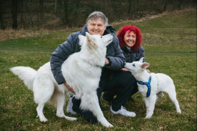 Präsidiale Familie: Heliane und Ancillo Canepa mit ihren Hunden Chilla und Nykï. FC Zürich