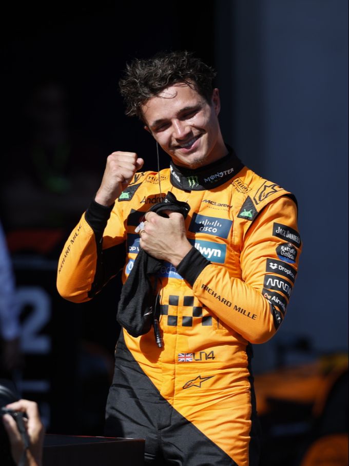 Am Ende jubelt Lando Norris über den Sieg. Norris