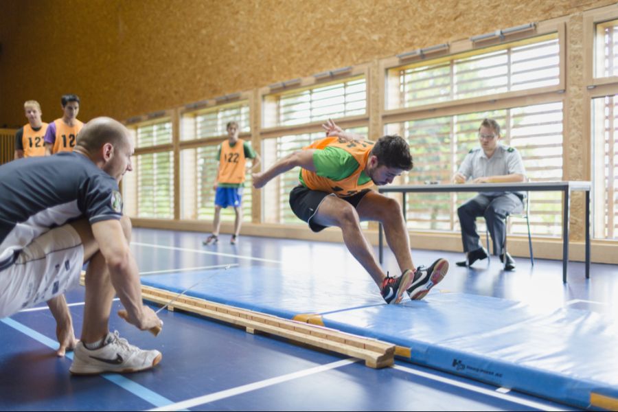 Neben einem Sporttest...