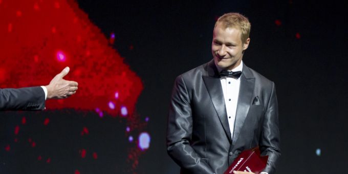 Marco Odermatt wird an der Swiss-Ski Night zum Athleten des Jahres geehrt. Marco Odermatt