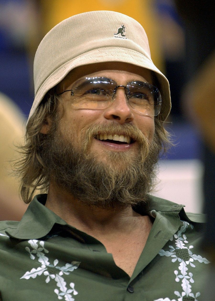 Hättest du Brad Pitt mit dem langen Bart und der Haarpracht erkannt? Das Bild entstand im Jahr 2002.