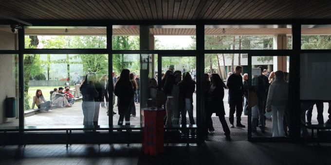 Im Gemeinderat der Stadt Zürich wird über einen Schulbeginn ab 8 Uhr auf Sekundarstufe diskutiert. (Symbolbild) Gemeinderat Zürich Schulbeginn 8