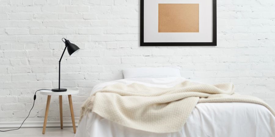 Schlafzimmereinrichtungen im minimalistischen Stil schaffen eine ruhevolle und entspannte Atmosphäre.