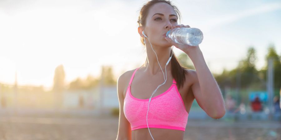 Frau, Wasser, Trinken, Sportlerin, jung,