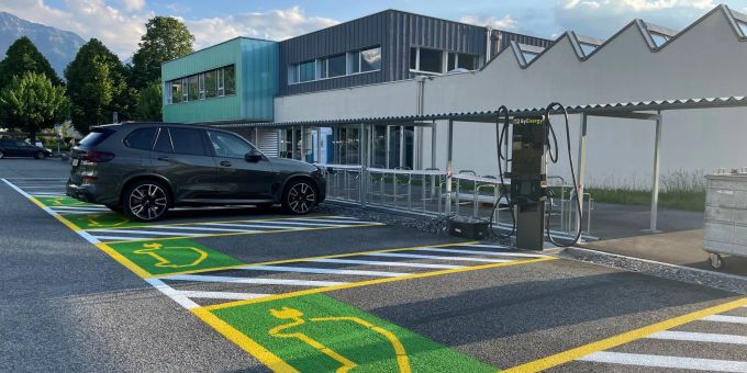 Obwalden: Erste kantonseigene PV-Anlage und Ladestation. Obwalden