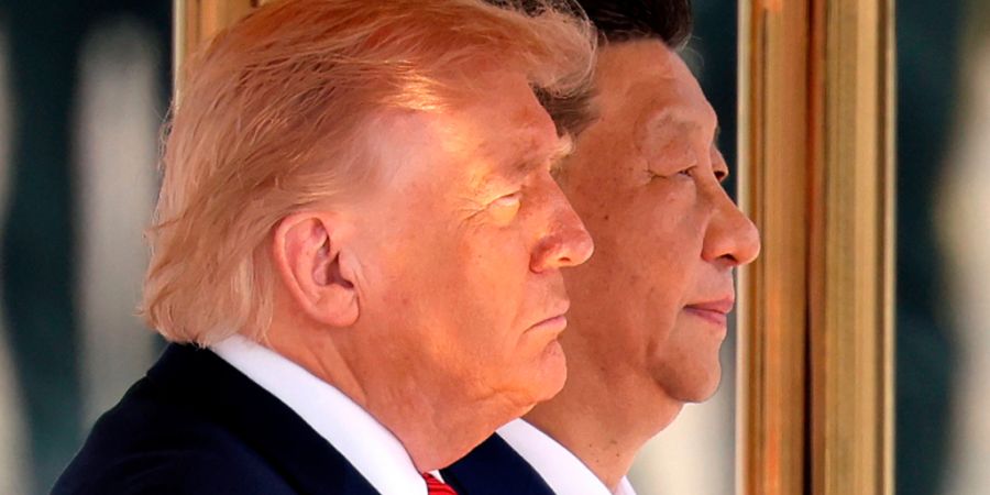 ARCHIV - US-Präsident Donald Trump (l) und der chinesische Präsident Xi Jinping nehmen an einer Begrüßungszeremonie in der Großen Halle des Volkes teil. Foto: Maxim Shemetov/Pool R...
