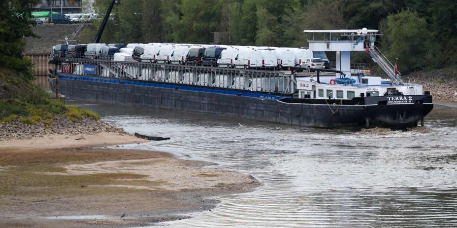 Rhein Pegel Frachtschiff