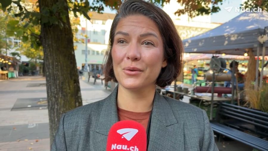Dina (43) macht jetzt weniger häufig die Nägeli.