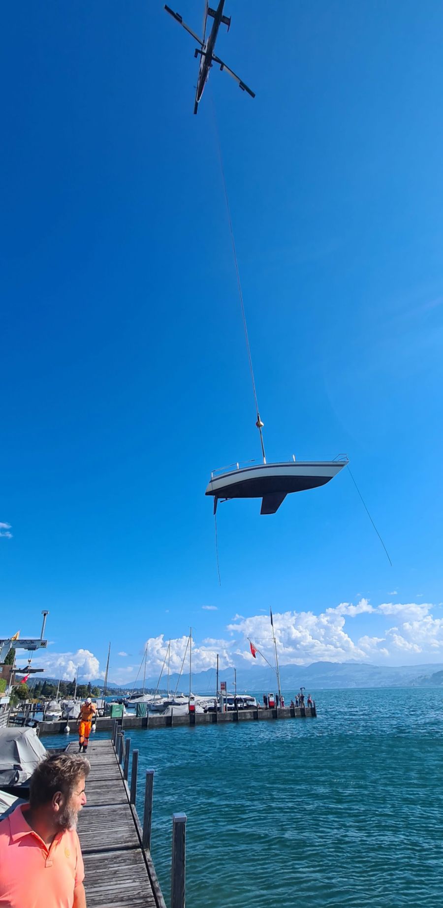 Wann das Segelboot wieder in den Hafen kann, bleibt wegen des Pegelstands offen.