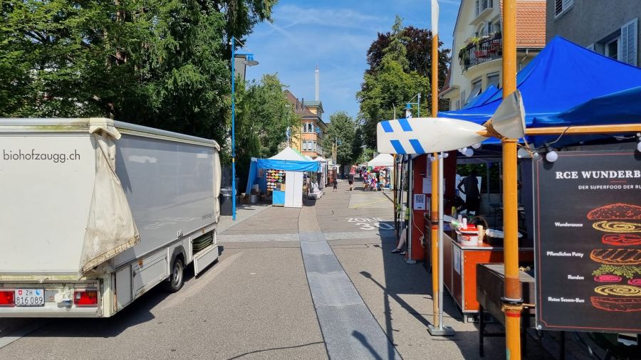 Bisher hat sich der Platzchef der Chilbi Erlenbach beim Angebot der über 40 Stände vor allem auf T-Shirts von Bands konzentriert.