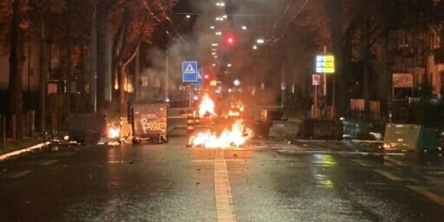 Weil nach den Ausschreitungen am Hardplatz keine Randalierer verhaftet wurden, äusserte sich ein SVP-Kantonsrat homophob und frauenfeindlich auf Facebook. Dafür will er sich auch nich...