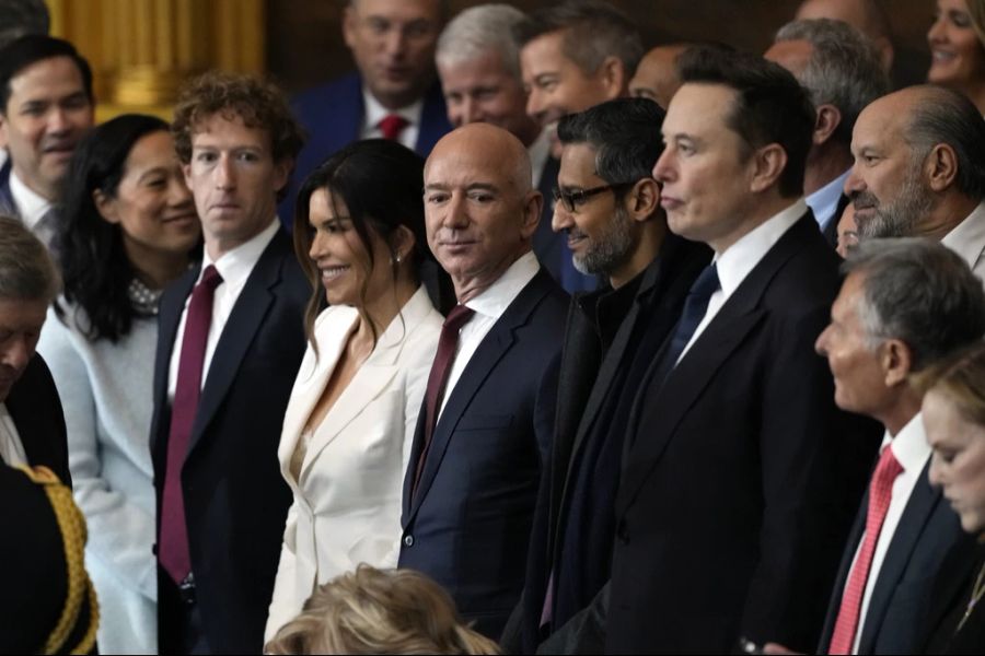 Die Tech-Elite sass bei der Inauguration in der ersten Reihe: Mark Zuckerberg, Jeff Bezos, Googles Sunder Pichai und Elon Musk.