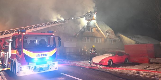 In einem Mehrfamilienhaus in Degersheim hat es in der Nacht auf Montag gebrannt. Degersheim Brand