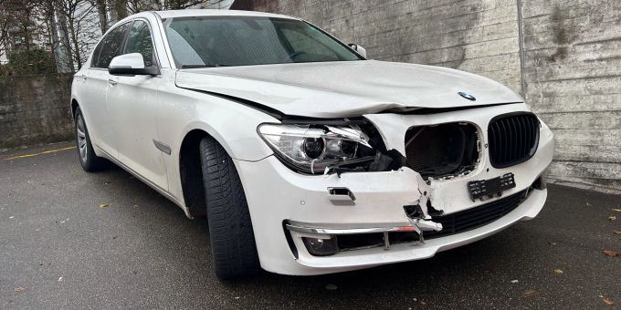 Baden AG: 14-Jähriger alkoholisiert auf Strolchenfahrt verunfallt. Baden AG