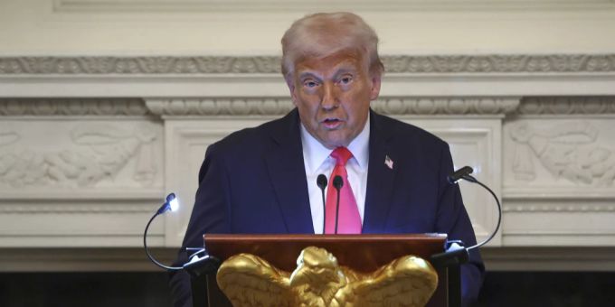 Donald Trump will die US-Geschichte umschreiben und hat ein entsprechendes Dekret unterschrieben. Donald Trump