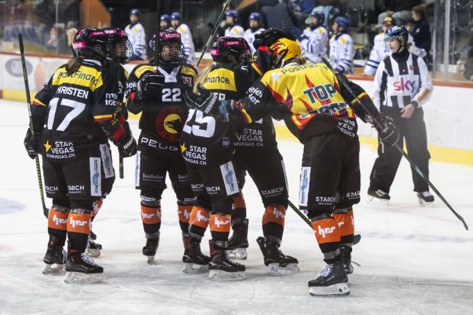 Die Frauen des SC Bern holen den ersten Meistertitel. SC Bern