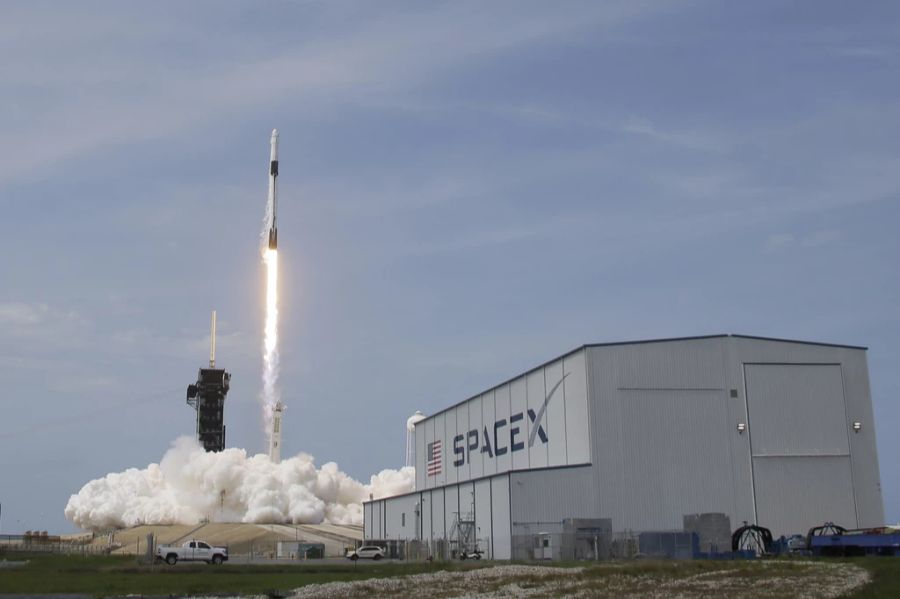 Musks Raumfahrtunternehmen SpaceX habe nämlich Verträge im Wert von rund 20 Milliarden Franken mit der US-Regierung abgeschlossen.