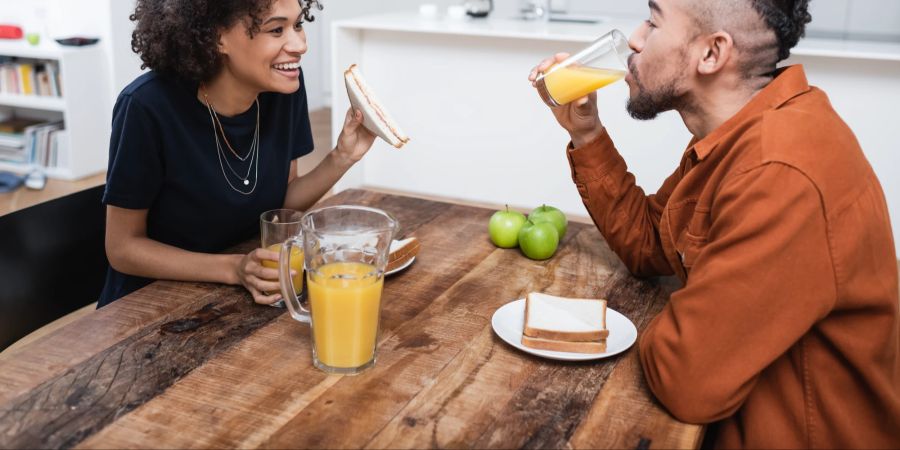 Holztisch, Frühstück