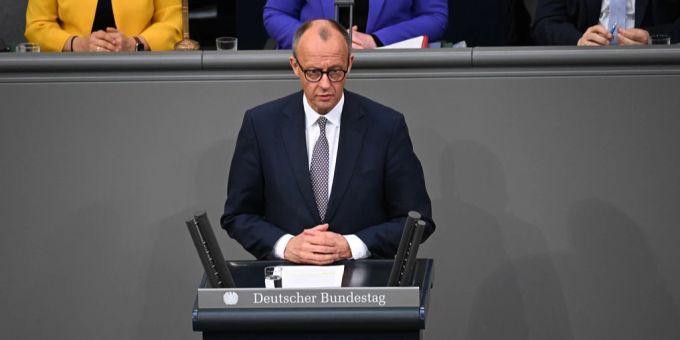 Friedrich Merz und die CDU drängen darauf, das Bürgergeld-Privileg für ukrainische Flüchtlinge zu beenden. (Archivbild) Friedrich Merz