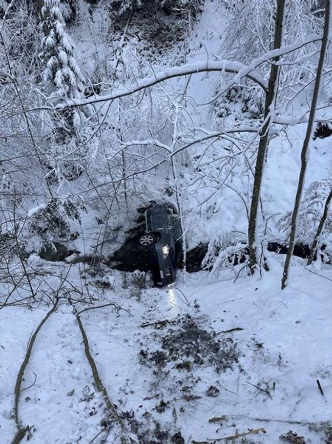 Das Auto kam im Tannenbüelbach zum Stillstand. Unfallstelle