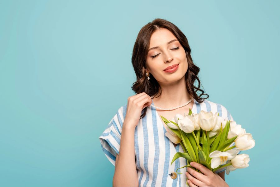 Frau Tulpen Perlenkette hellblau