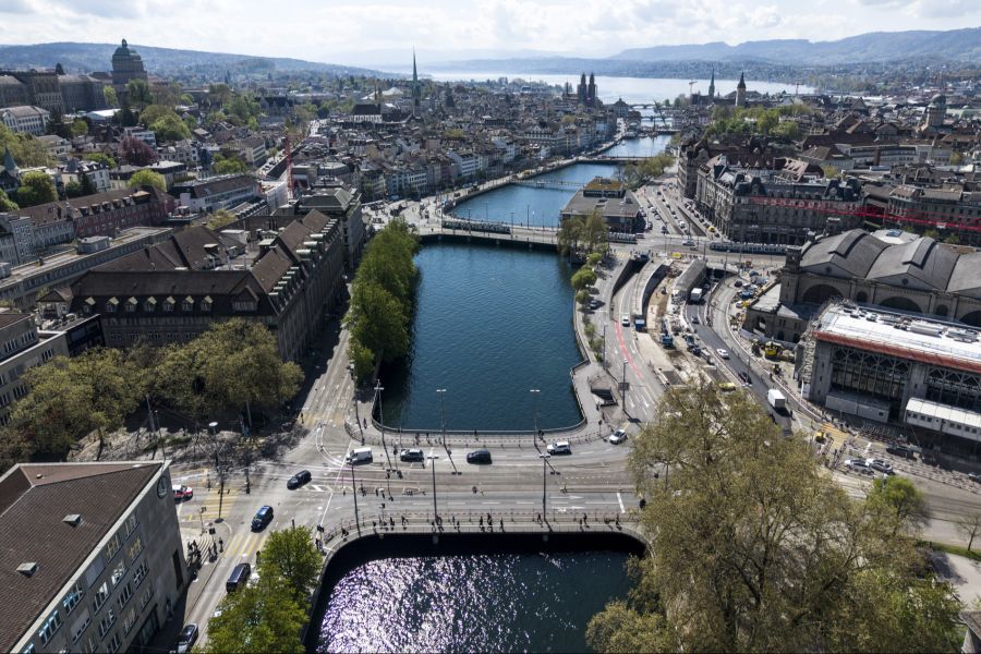 Er soll in seiner Zweitpraxis in Zürich Patientinnen sediert, missbraucht und heimlich gefilmt haben.