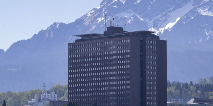 Das Luzerner Kantonsspital will allfällige Zwischennutzungen des heutigen Hauptgebäudes, das abgerissen werden soll, «ergebnisoffen» prüfen lassen. (Archivaufnahme)