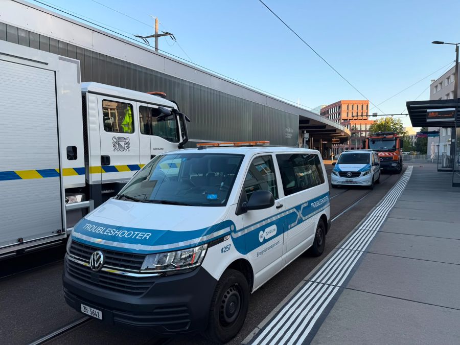 Im Einsatz stehen verschiedene Spezialisten der VBZ.