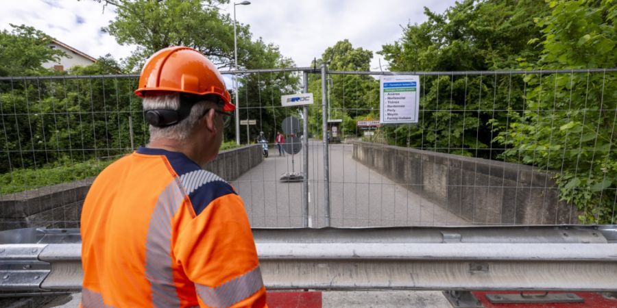 Der Grenzübertritt zwischen dem Kanton Genf und Frankreich ist im Vorfeld des G7-Gipfels, der von Montag bis Mittwoch in Evian (F) stattfindet, stark eingeschränkt. 25 Grenzübergäng...