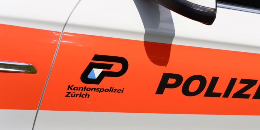 Bei einer Kollision zwischen drei Autos im Aathal sind vier Personen verletzt worden. (Symbolbild)
