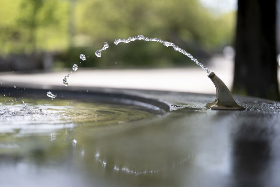 «Wasser aus den Dorfbrunnen soll nicht für gewerbliche Zwecke und nicht für grössere Wasserbezüge für private Zwecke verwendet werden.» (Symbolbild)