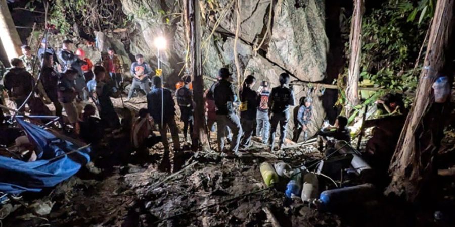 HANDOUT - Die Rettungsteams sind bei der Arbeit, um die in einer Höhle in der Provinz Xaisomboun eingeschlossenen Menschen zu evakuieren. Foto: Josh Richards/dpa - ACHTUNG: Nur zur red...