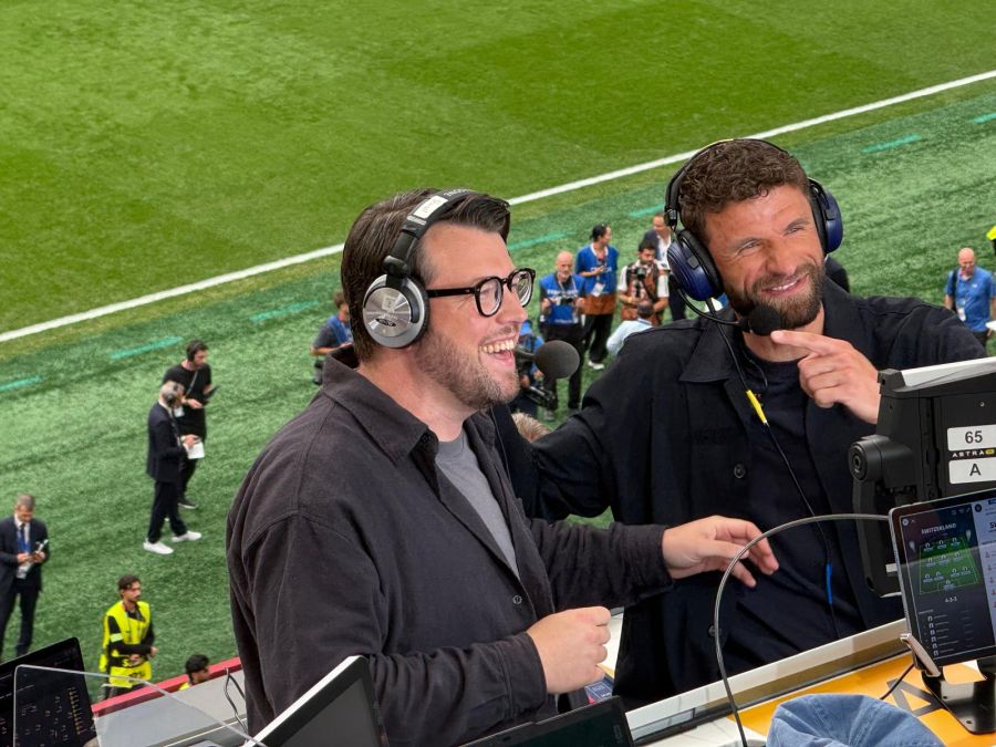 Das Foto mit Thomas Müller hat der «Spontan-Fotograf» leider in den Sand gesetzt.