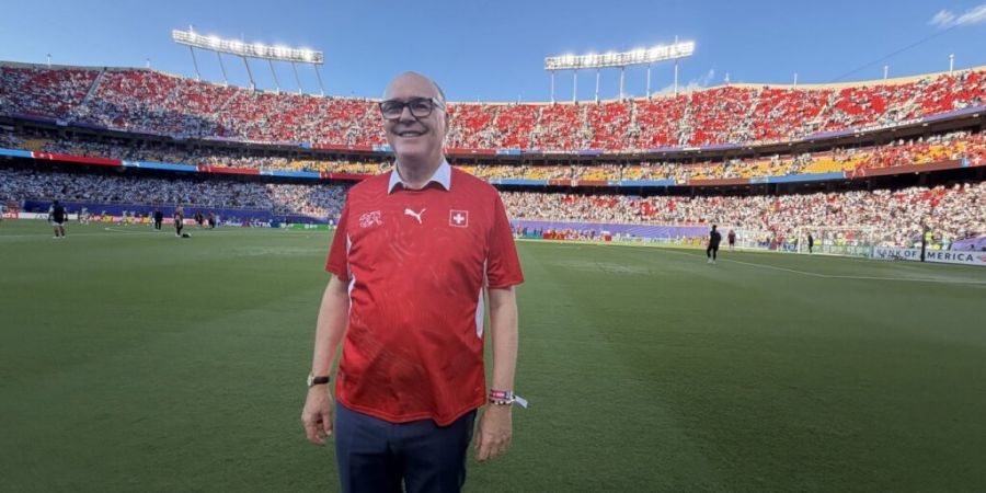 Sportminister Martin Pfister verfolgte die Niederlage der Schweiz vor Ort. «Das WM-Aus tut weh», schrieb er auf X.