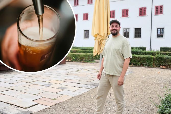 Gemeinsam mit Nick Tatsiopoulos stellt Reto Wollschlegel im Oltner Klostergarten einen Stehausschank auf die Beine.