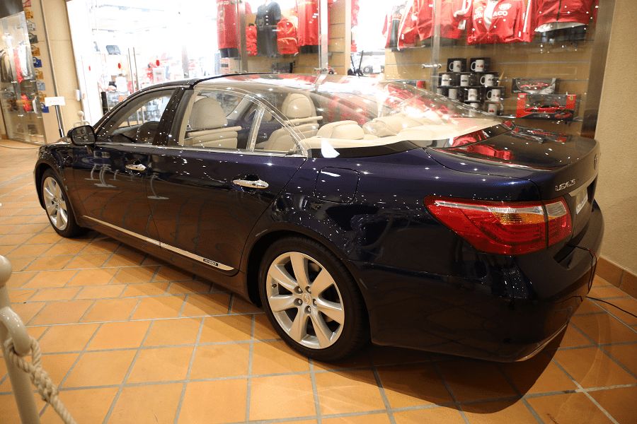 Lexus LS600