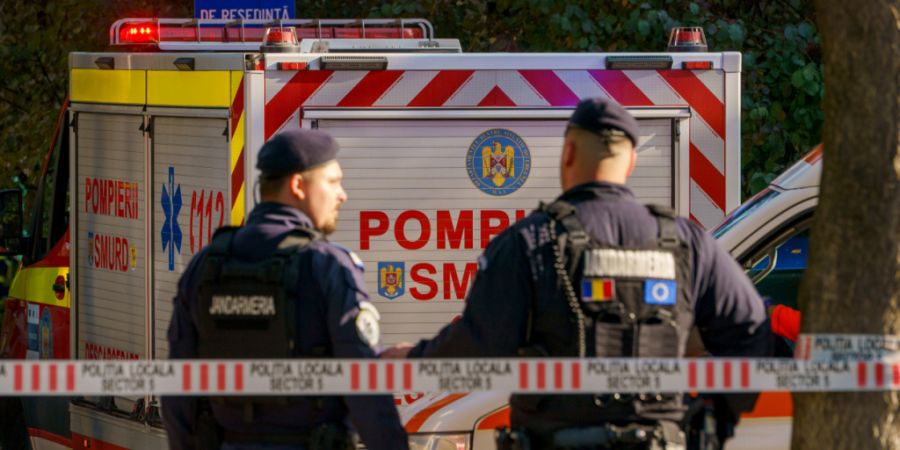 ARCHIV - Rumänische Gendarmerie sperrt eine Straße in einem Wohngebiet ab, nachdem es in einem Wohnblock zu einer starken Explosion gekommen ist. Foto: Uncredited/AP/dpa