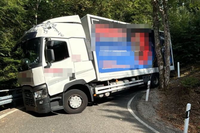Lastwagen Balmberg