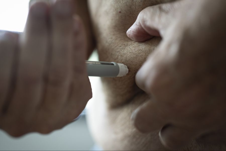 Während die Hälfte der Testpersonen eine Placebo-Injektion erhielten, wurde der anderen Hälfte wöchentlich eine Abnehmspritze injiziert.
