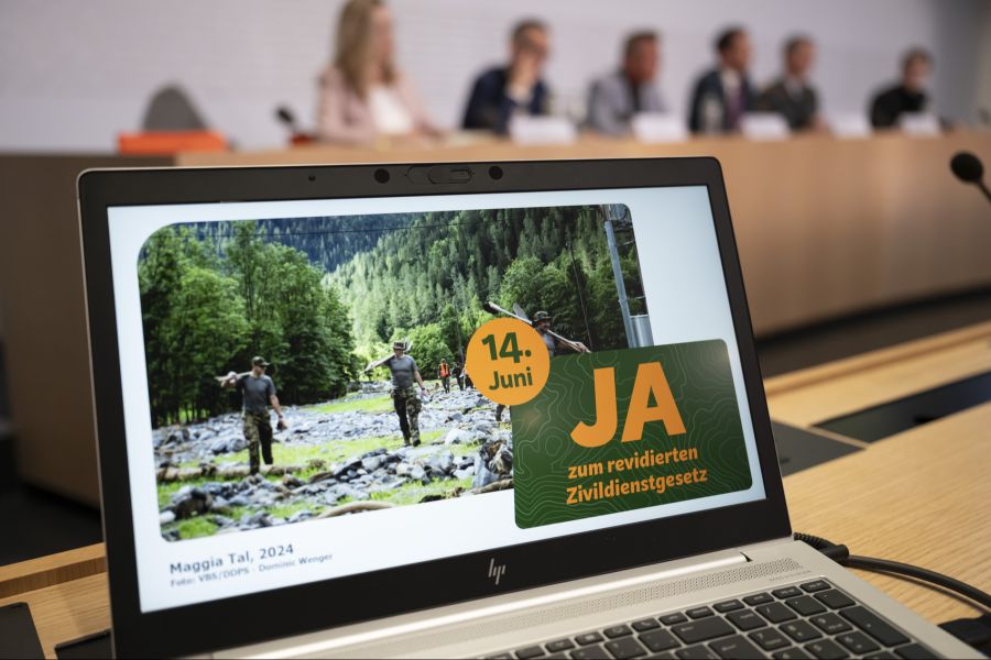 Bei der Volksabstimmung am 14. Juni sehen bürgerliche Parteien vor, den Wechsel zum Zivildienst im Rahmen von sechs Massnahmen erschweren.