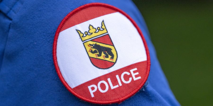 Die Kantonspolizei Bern fasste am Sonntagabend einen Mann in Biel nach dessen Flucht in der Zihl. (Symbolbild)