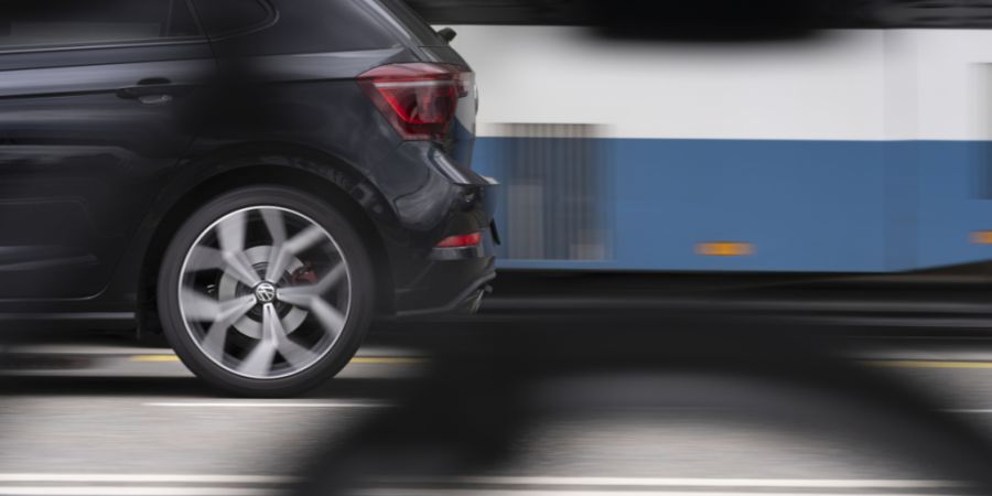 Bei einer Kollision eines 31-er-Busses und eines Autos sind am Freitagnachmittag drei Personen verletzt worden. (Symbolbild)