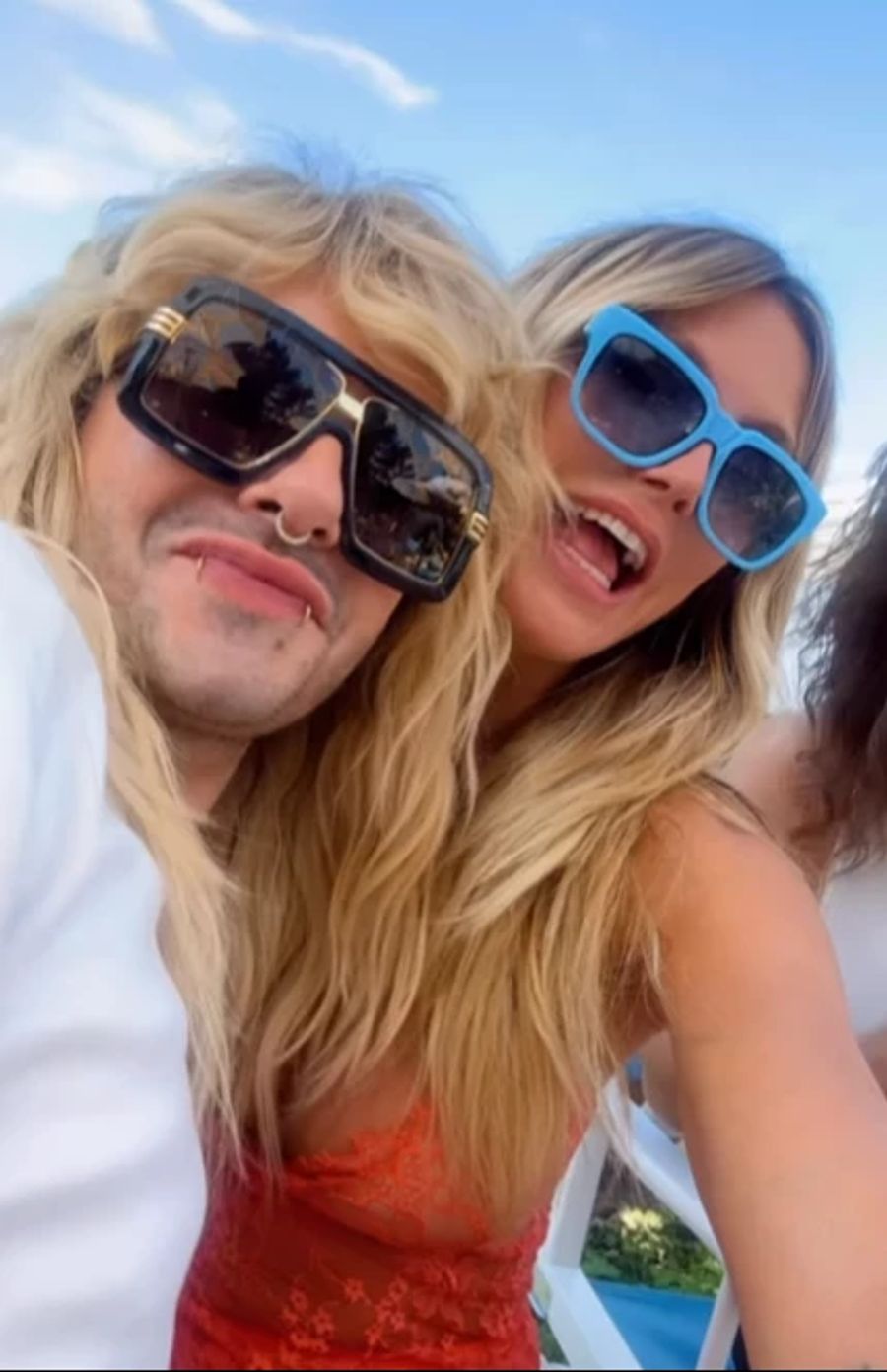 Heidi Klum und Schwager Bill Kaulitz strahlen in die Kamera.