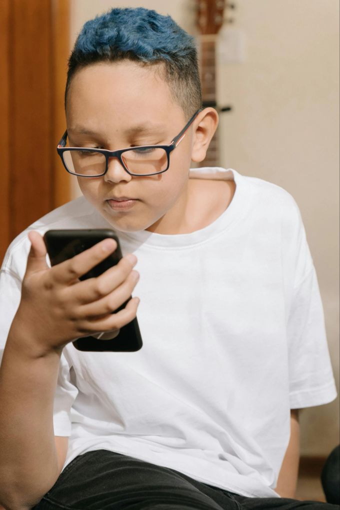 Laut Pro Juventute brauchen Kinder «die richtige Balance bei der Mediennutzung». (Symbolbild) Kinder