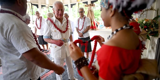 Ganz in Weiss - Charles und Camilla im Pazifikstaat Samoa