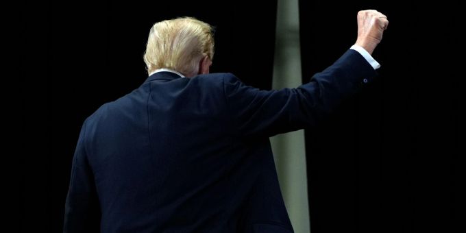 Mehr Macht - Donald Trump, der Allmächtige?