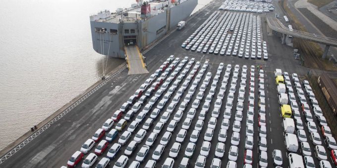 Auch wenn die deutsche Autoindustrie kriselt: Abschreiben sollte man sie noch nicht, sagt Ifo-Expertin Anita Wolf. Auch wenn die deutsche Autoindustrie kriselt: Abschreiben sollte man sie noch nicht, sagt Ifo-Expertin Anita Wolf.